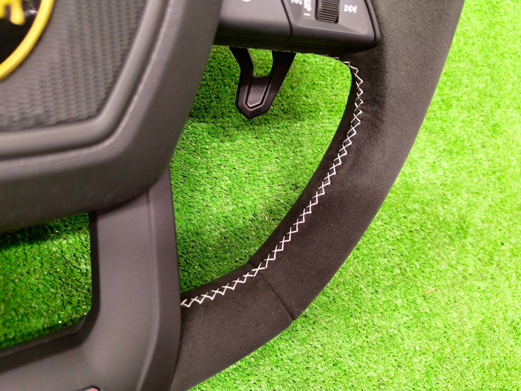 фото №7, Lamborghini urus воздуховод лепестки переключения alcantara белый nić