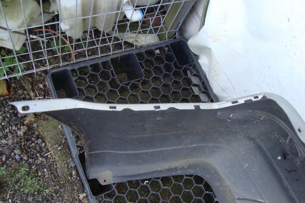 Бампер задня задній pdc suzuki tiida sedan 04-12 Зі Шроту