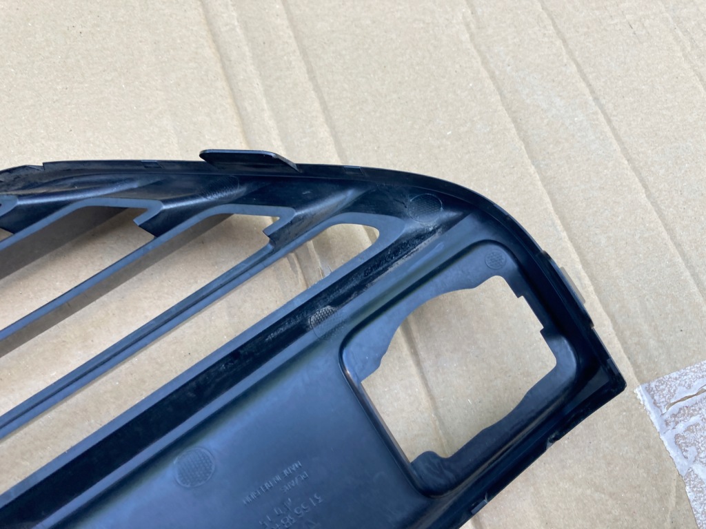 Volvo xc90 2 r design рестайлинг  решётка бампера правая orygi. Киев