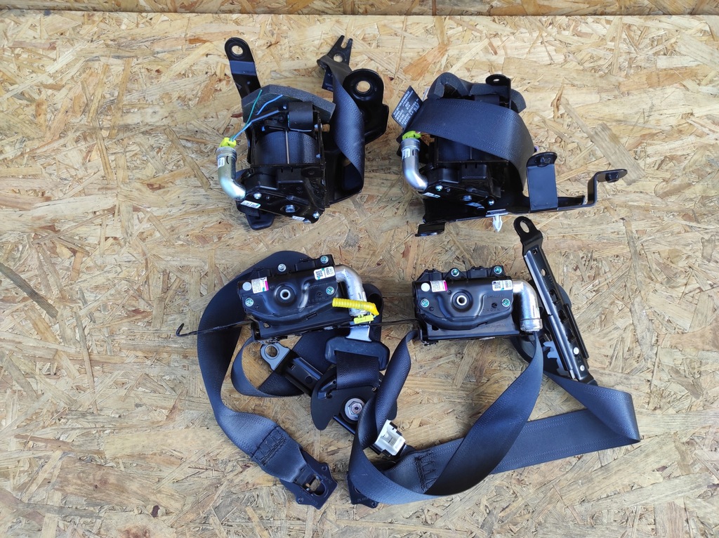 фото №1, Ремені безпеки передній задній лівий prawymazda cx30