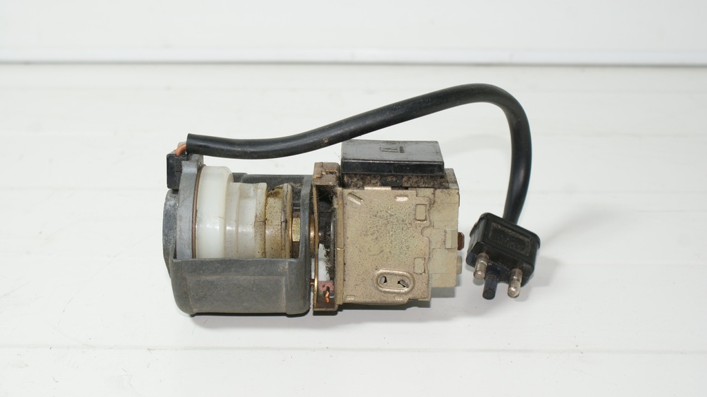 фото №5, Mercedes r107 sl slc клапан вакуумa распределитель 67131035