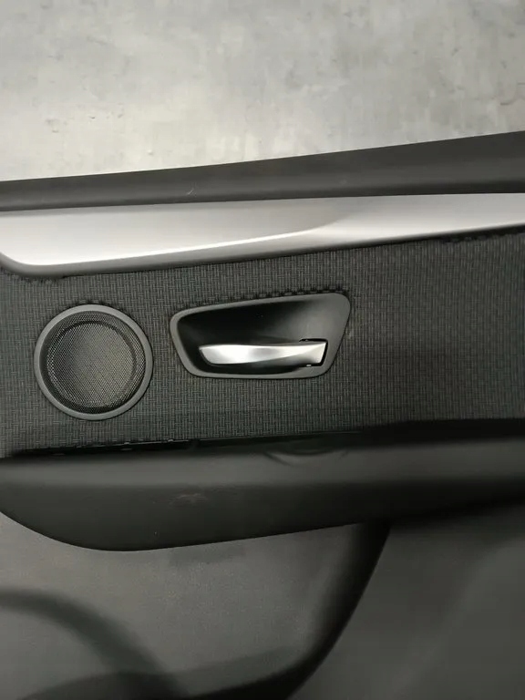 фото №4, Bmw 2 f45 обшивки двері задня