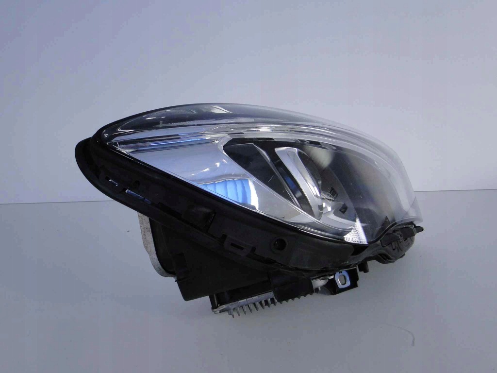 Mercedes cla 117 рестайлінг  фара правий led high perform в Україні