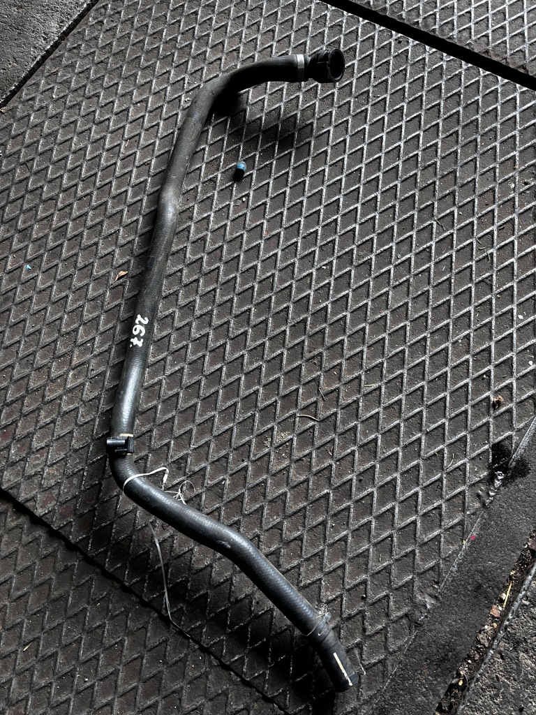 фото №1, 267 bmw f20 f30 2.0d n47 пабтрубок  труба шланг воды 9243891