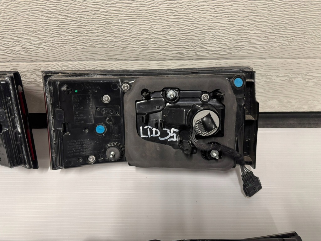 фото №8, Land rover discovery v lift l462 лампа задняя задняя w крышка w крыло комплект