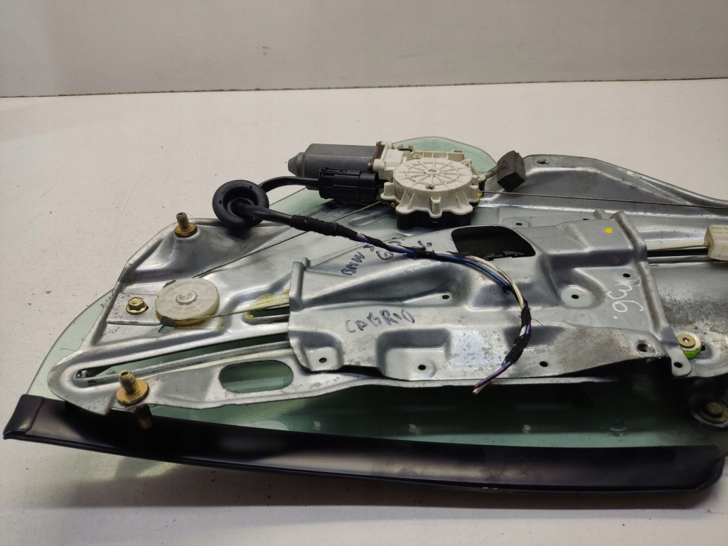 Купити Bmw 3 e36 1995 підйомник скло задній 81199869