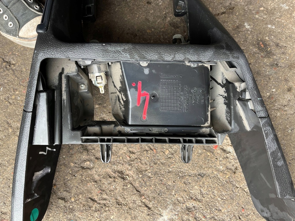 фото №11, 4 bmw x1 e84 підлокітник тунель середній