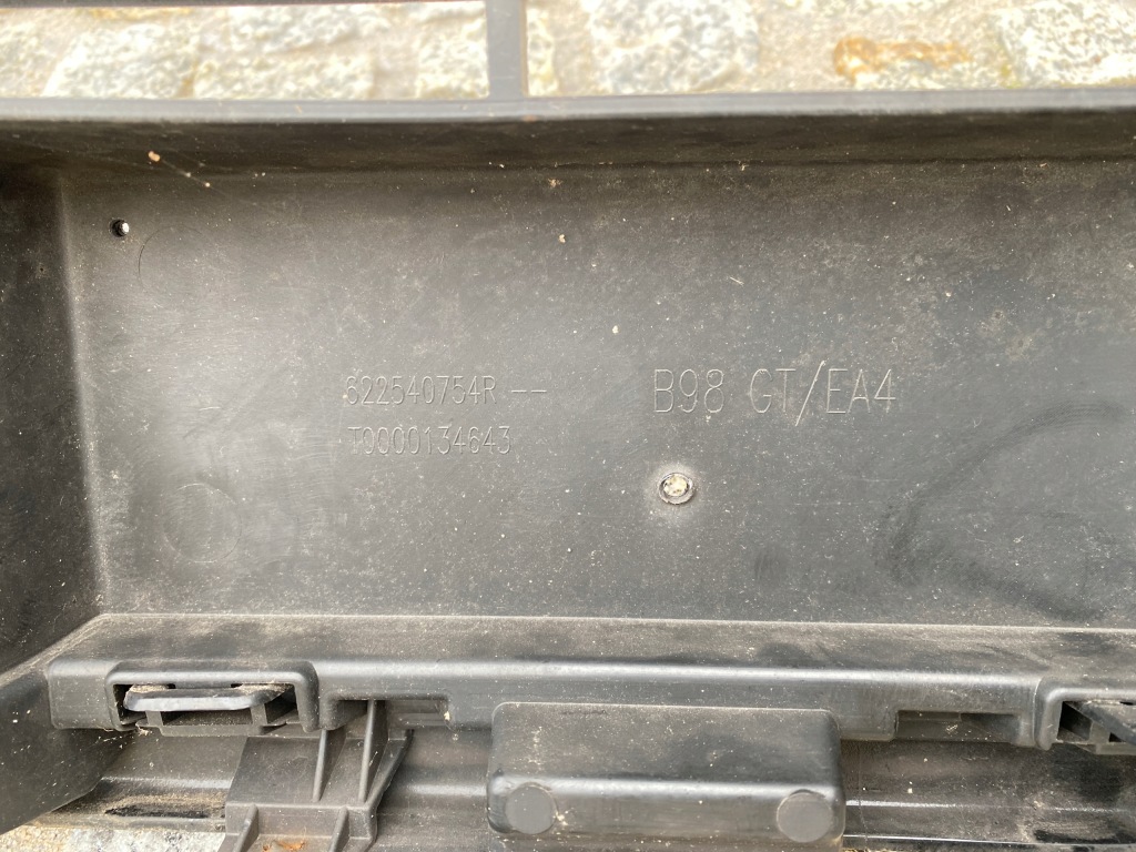 Renault clio iv gt бампер решітка середня перед 622540754r оригінал Київ