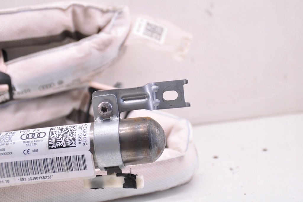 фото №7, Шторка безопасности правая audi q5 8r 8r0880742f 3.0l дизель 176kw 2010