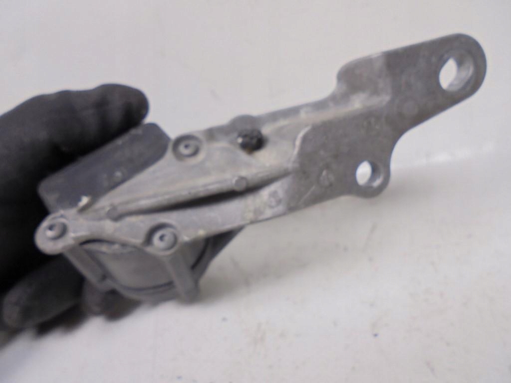 Кронштейн кронштейн насос води 9814099080 334413060 citroen c3 iii 3 22r Київ