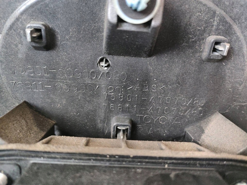 фото №7, Накладка крышки toyota prius 3 facelift 2011 76801-47070