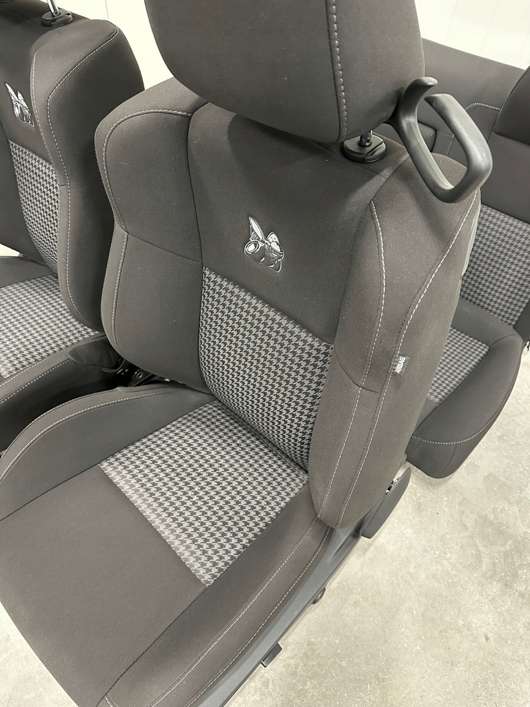 фото №6, 2015-2023 challenger srt scat pack сиденья ковшеобразные с подогревом заднее сиденье