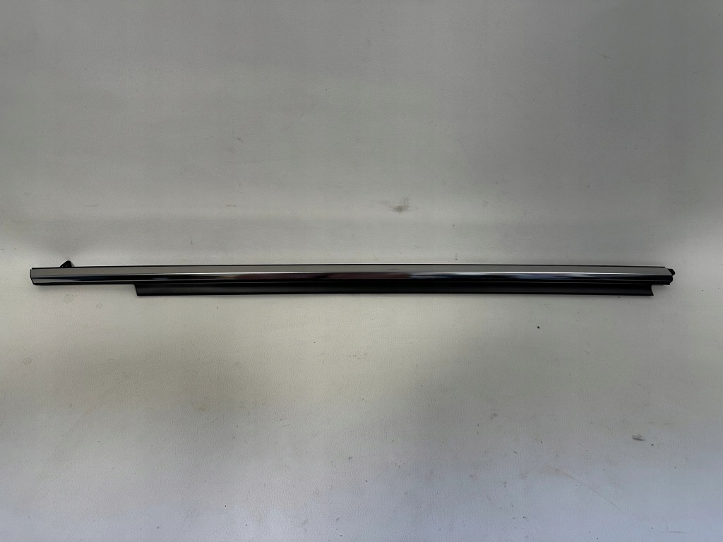 фото №1, Mazda 3 bm молдинг ущільнювач bjs8rr8