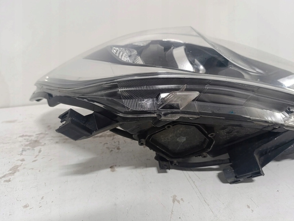 фото №11, Лампа правая передняя toyota hilux viii 8 full led 15-20