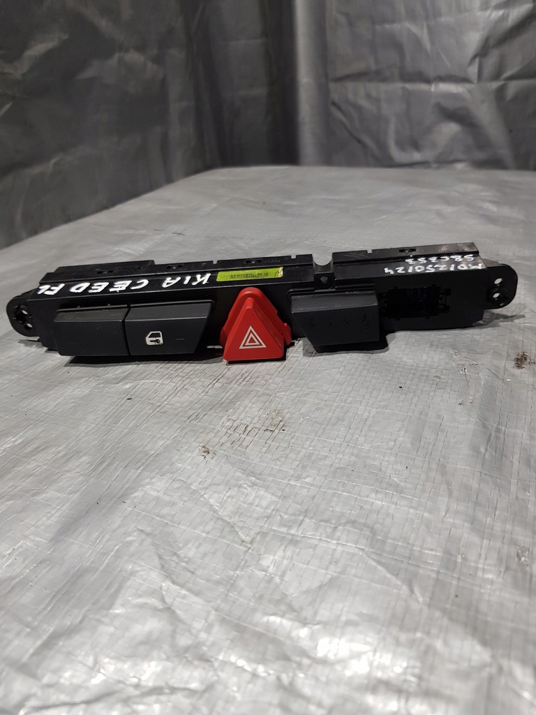 фото №1, Переключатель аварийных kia ceed i 202006302