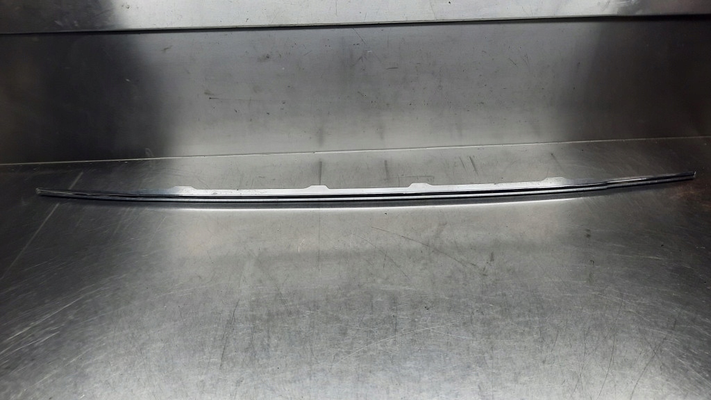 фото №1, Молдинг декоративная крышки задняя 30784236 volvo s80 ii 07-16r