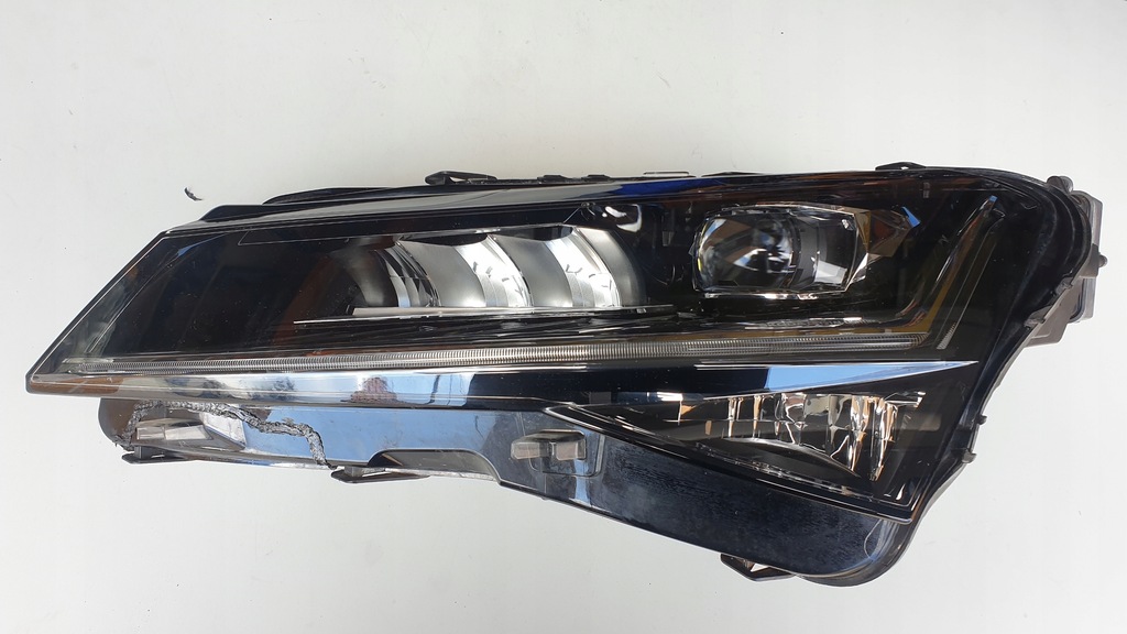 фото №1, Le фара skoda superb 3 lift 3v1941015d ideał