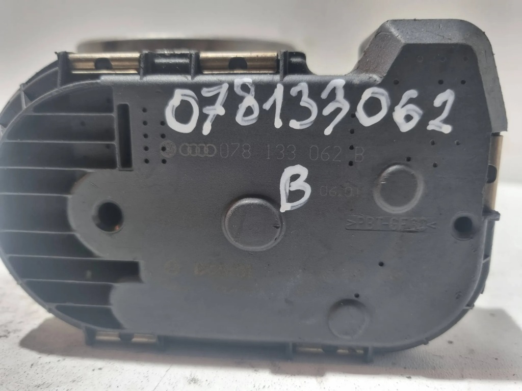 Дросельна заслінка 078133062b audi a4 b5 lift 2.4 Недорого