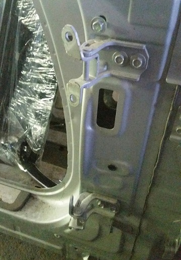 фото №1, Infiniti m37 m30d петля двері перед задня кронштейн