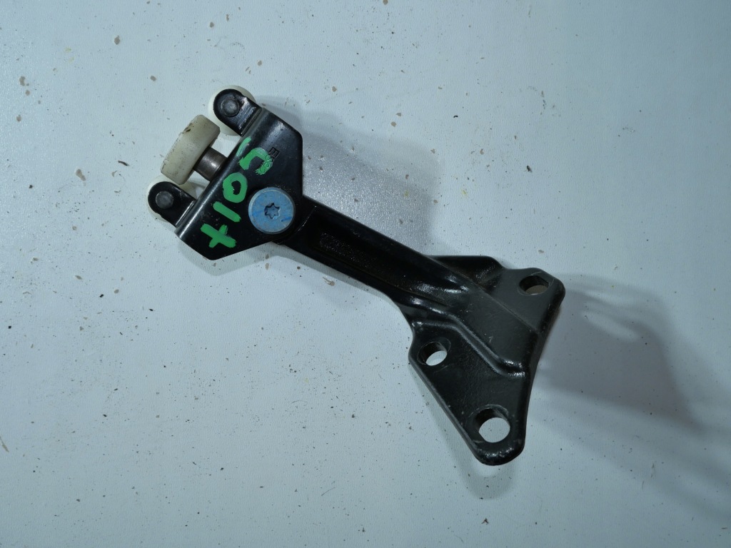 Купити Ролик напрямна дверей розсувних mercedes a906