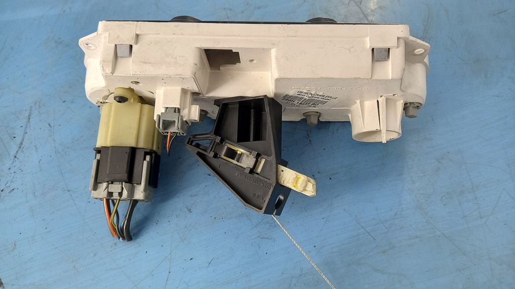 фото №4, Панель кондиционера ford fiesta 1.3b 03r