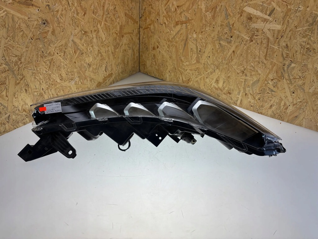 фото №10, Toyota corolla cross 2022 лампы передние