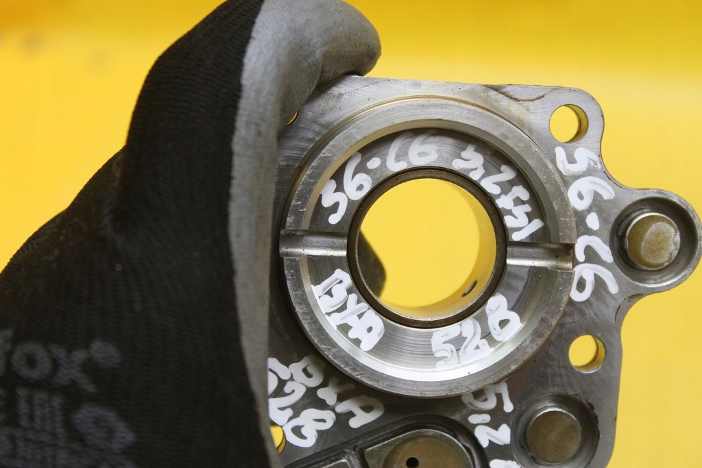 фото №8, Кронштейн вала s6 c6 5.2fsi 07l103337g