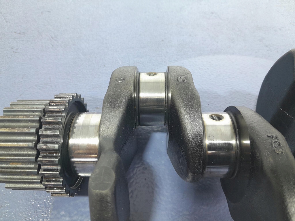 Audi a6 c8 2.0 hyb 163 km dezd wał коленчатый 04l105263d с Разборки