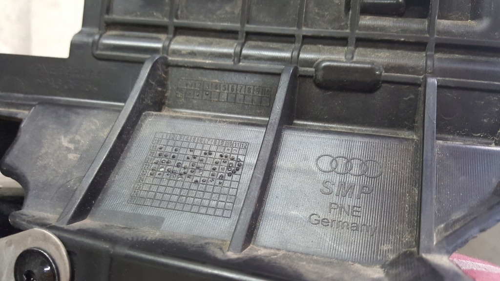 фото №13, Права наконечник вихлоп + кронштейн audi a4 b9 8w0253826q 8w0807348g демонтаж