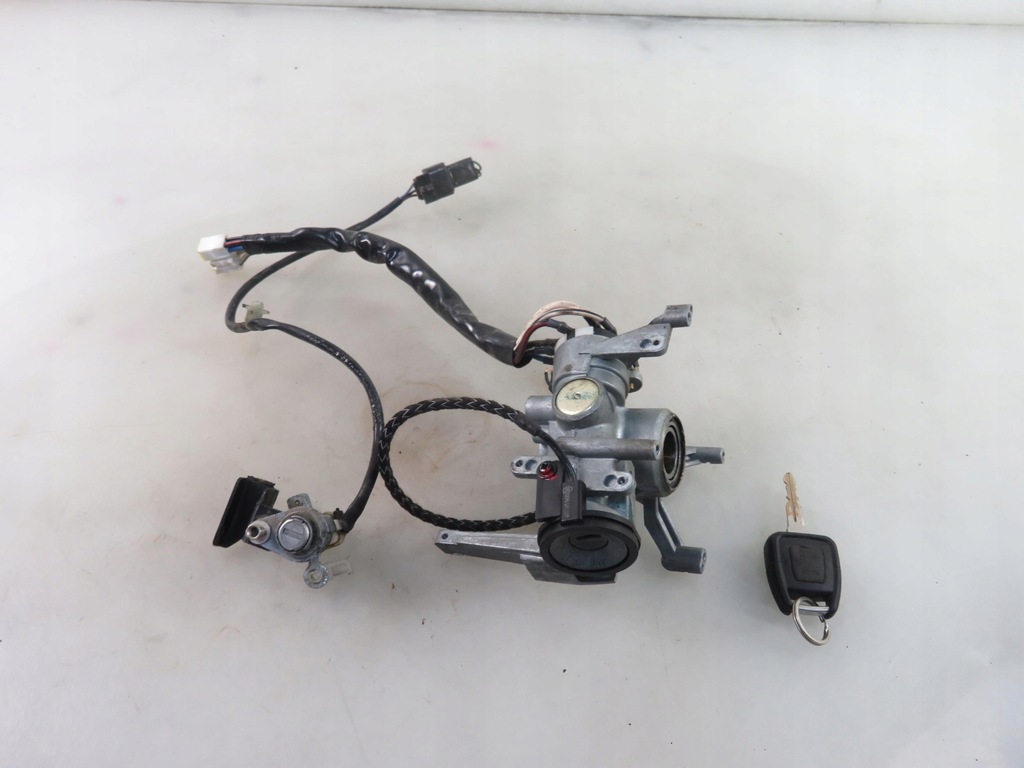 фото №1, Замок зажигания вкладка opel frontera b