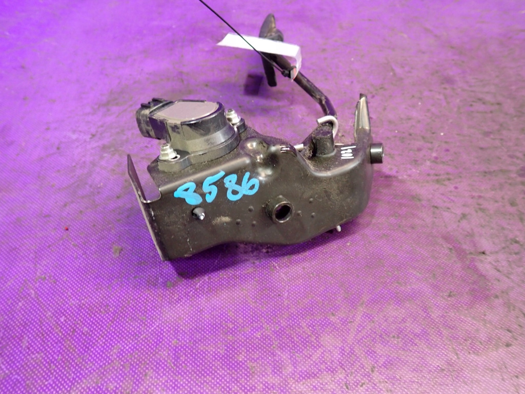 фото №5, Corolla verso ii 04- 2,2 d4d потенціометр педаль газу 6 pin 8928152021