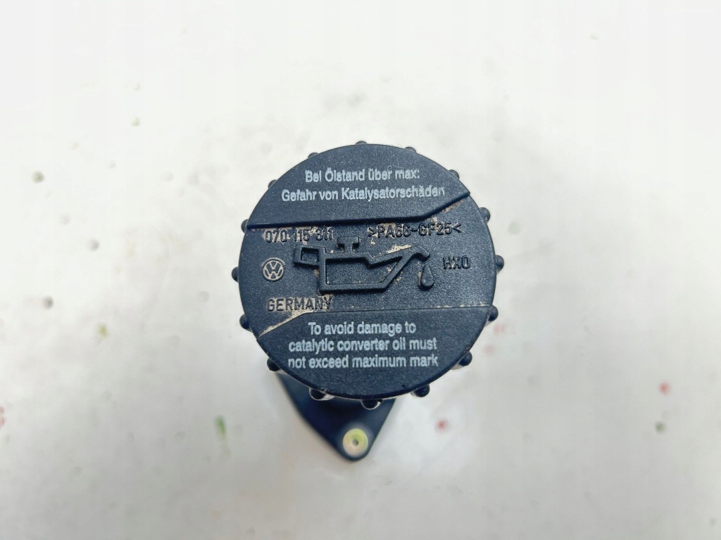 2003 volkswagen transporter - caravelle t4 заливная горловина масла 070115311 Недорого