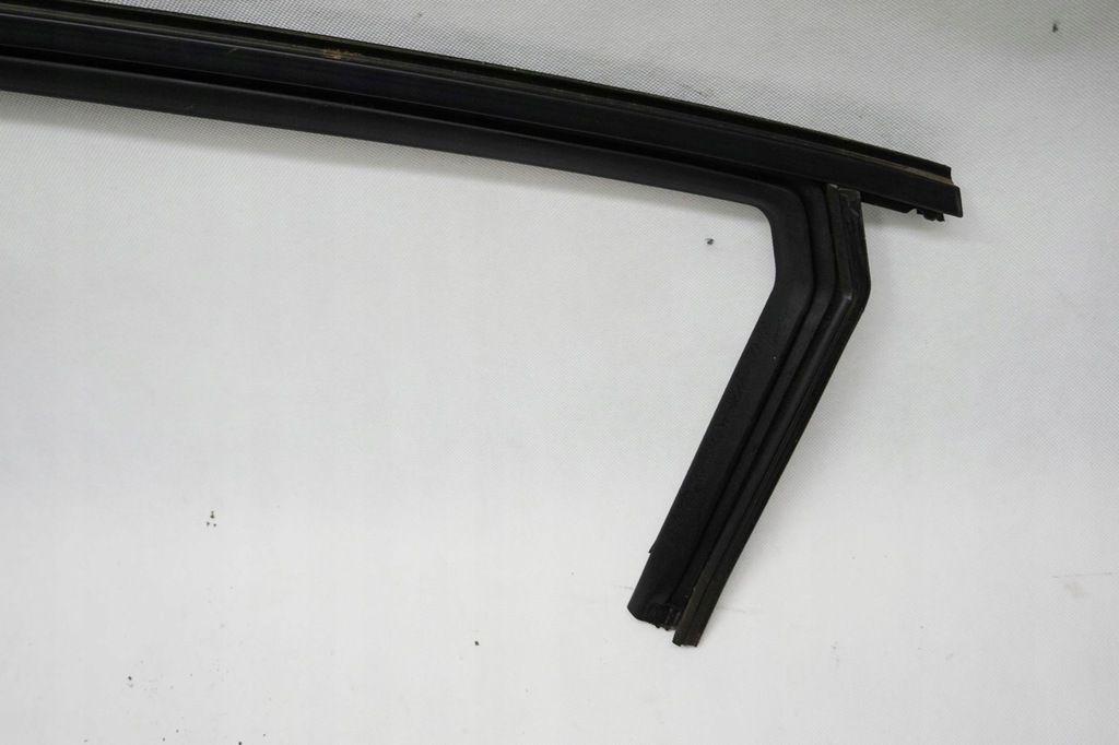 фото №3, Молдинг дверь левая задняя renault clio v 5 822827153r