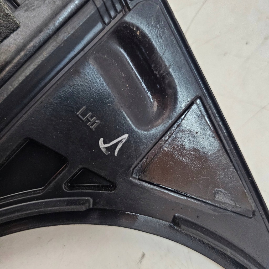 фото №16, Молдинг защита стойка камера левая tesla x plaid 2022r 1751462-00-b