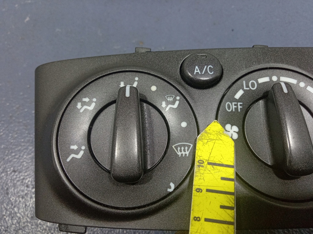фото №7, Toyota avensis ii t25 панель ручки обдув кондиціонера 55900-05120