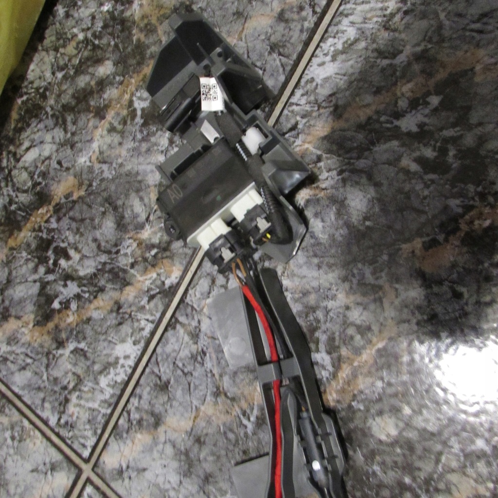 фото №1, Датчик датчик открывания крышки задняя toyota rav4