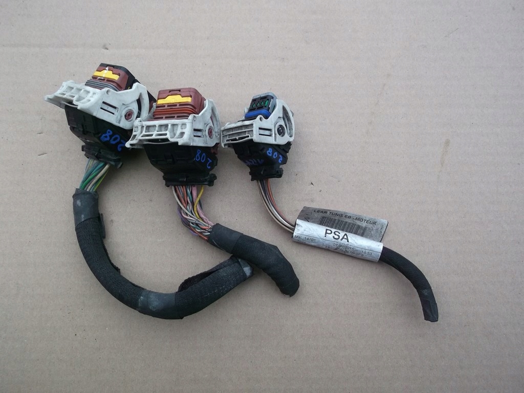 фото №1, Peugeot 208 1,2 vti штекер компьютер