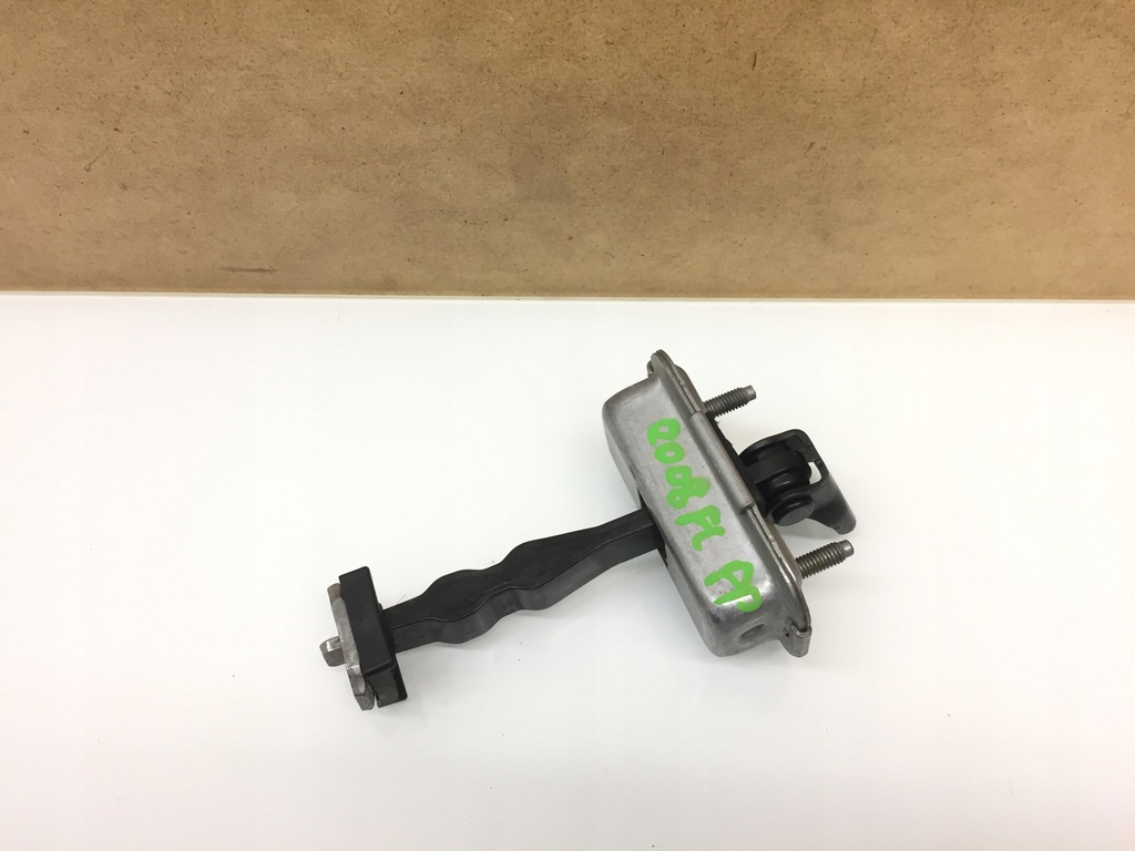 фото №1, Peugeot 2008 lift ограничитель дверь правый перед