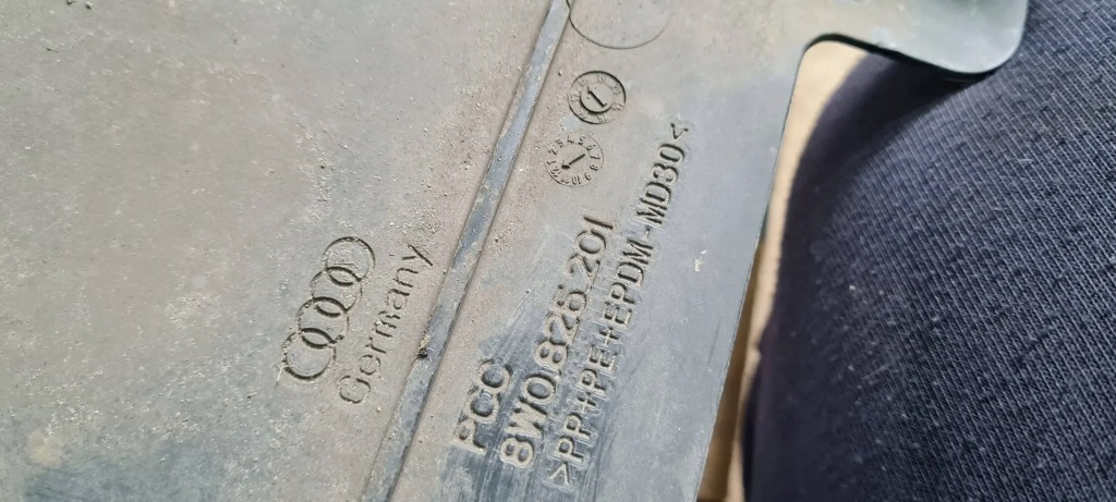 A4 b9 8w накладка подвеска левая левое  перед 8w0825201 Киев