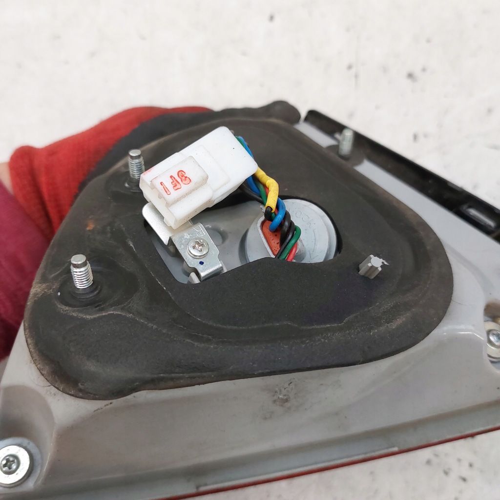 фото №12, Hyundai ix35 лампа правая задняя 92404-2y5 w крышка