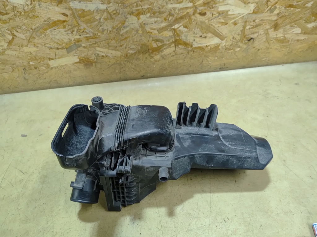 Fiesta mk7 рестайлинг  1.0 ecoboost корпус фильтра воздуха с Разборки