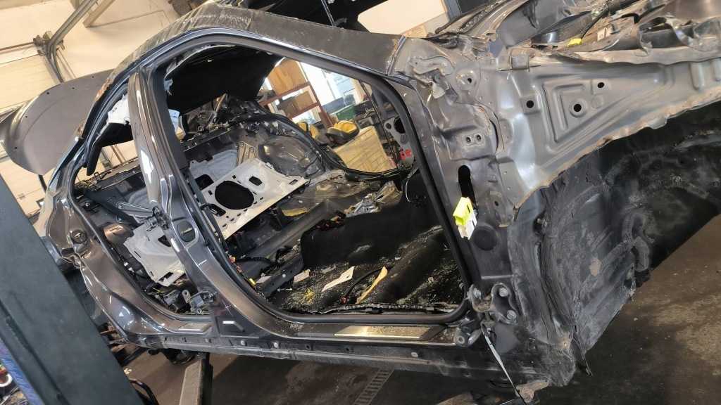 Порог правая  1l1 lexus es300h vii Доставка