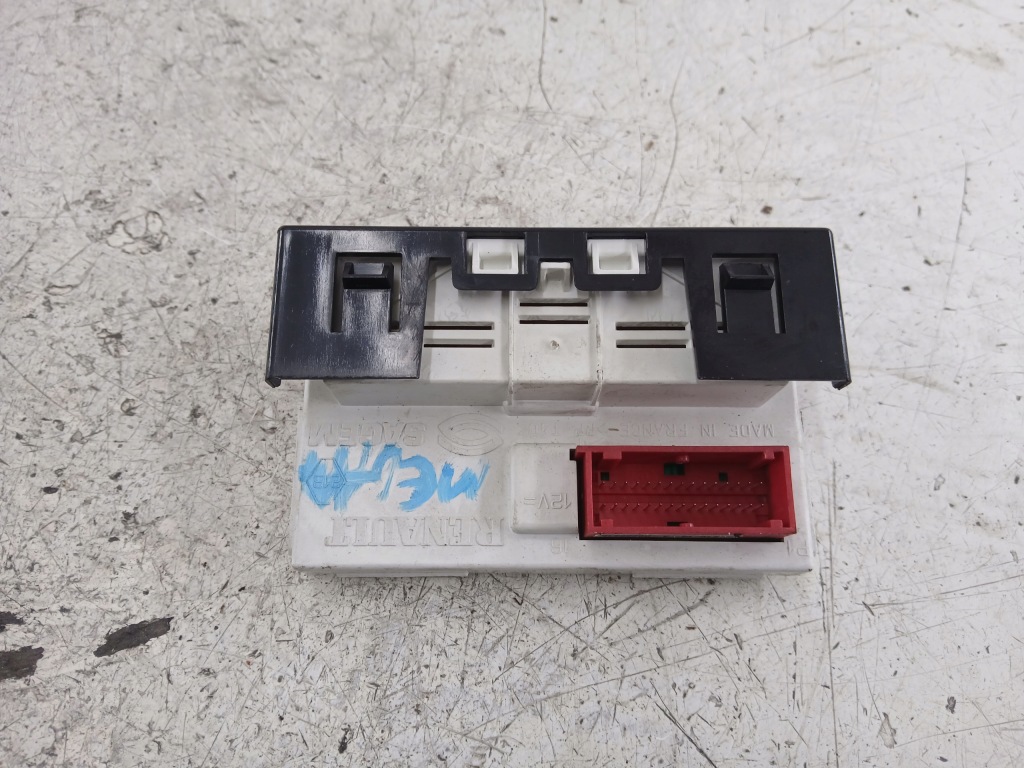 Renault megane 2 дисплей экран радио 8200107839 Оригинал