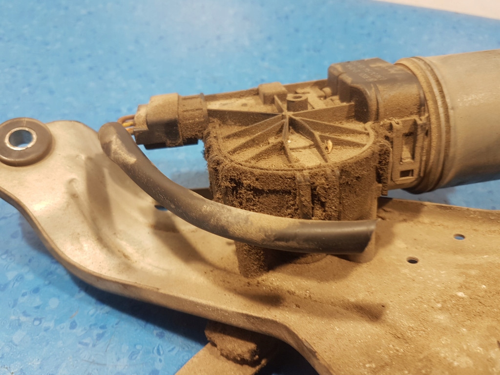 фото №8, Dacia sandero i механизм моторчик дворник перед 8200619512 k7m818