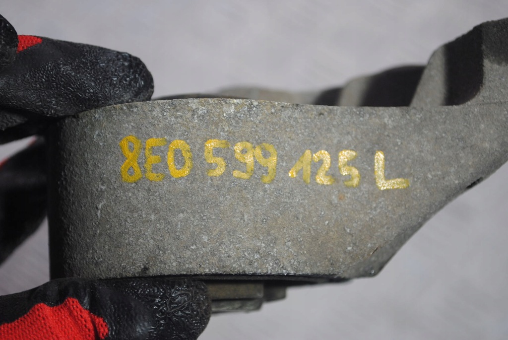 фото №6, Кронштейн podporu мост 8e0599125l audi a4 b7