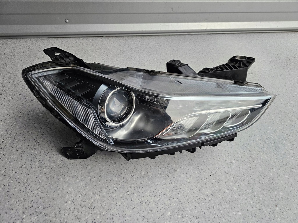 фото №1, Maserati ghibli m 157 ксенон правый некорректируемый