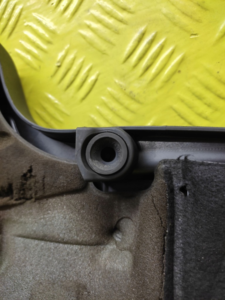 Audi a6 c6 2.0 tdi накладка двигателя в Украине