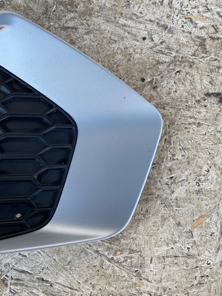 Audi a3 8y0 решітка бампера 8y0807953 Зі Шроту