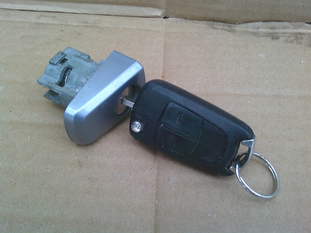 фото №1, Opel zafira b вкладка двері ключ