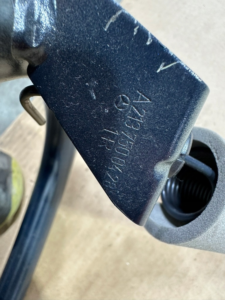 Петлі кришки багажника, кришки, задній, задні mercedes e w213 g седан, c890 Оригінал